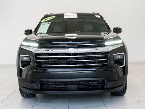 Used 2025 Chevrolet Traverse LT image 5