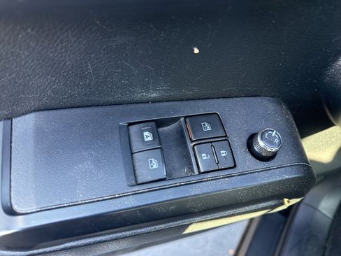 Certified 2017 Toyota Tacoma SR w/ SR Convenience Package image 7