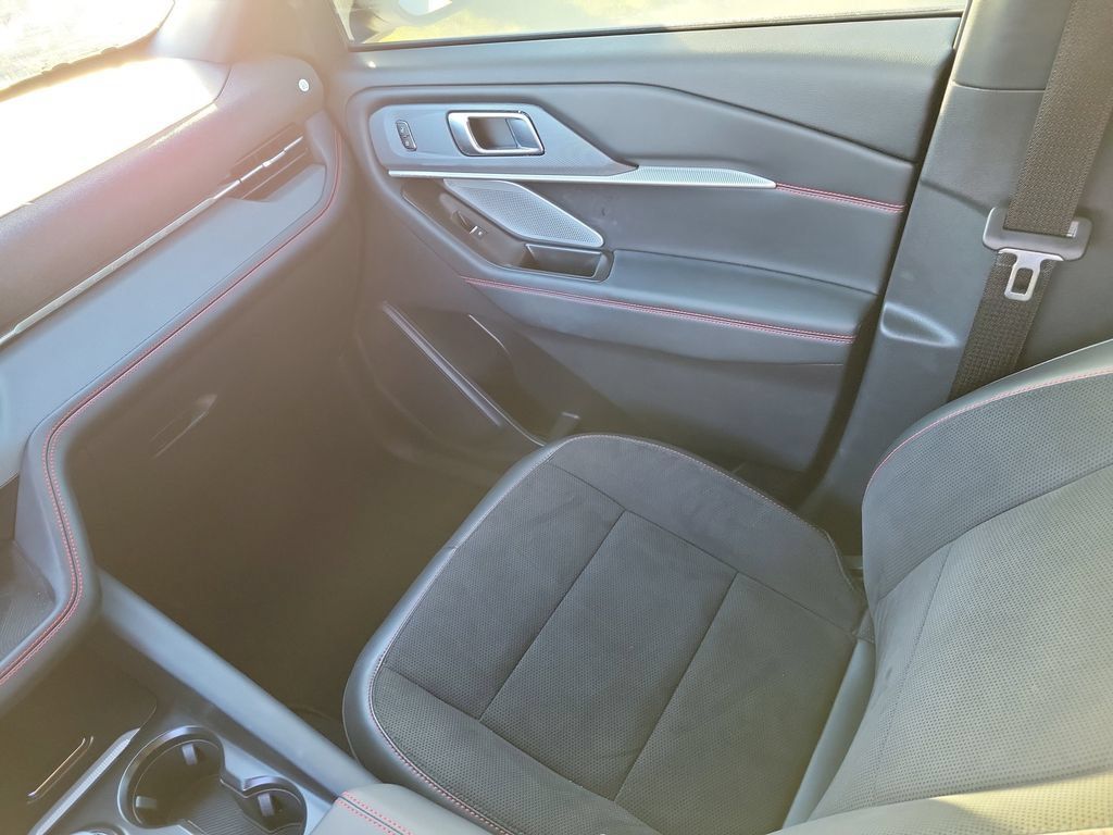 Used 2025 Ford Explorer ST AWD/4WD image 18