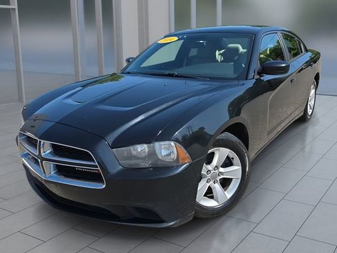 Used 2014 Dodge Charger SE RWD image 1