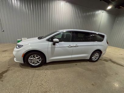 Used 2023 Chrysler Pacifica Touring