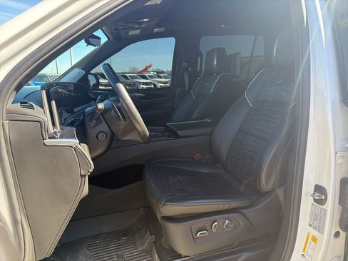 Used 2024 Cadillac Escalade V w/ LPO, ONYX Package image 12