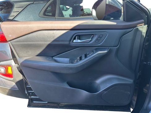 Used 2023 Nissan Rogue SL w/ SL Premium Package FWD image 17