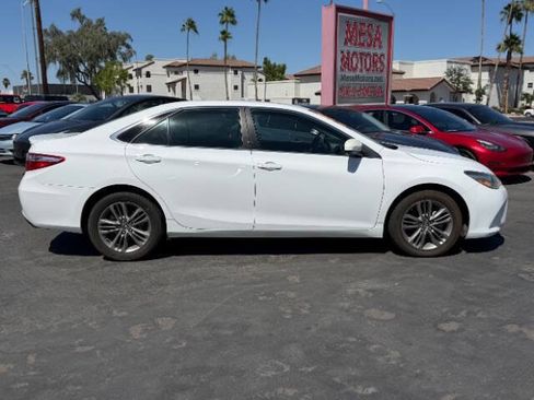 Used 2016 Toyota Camry SE FWD image 2