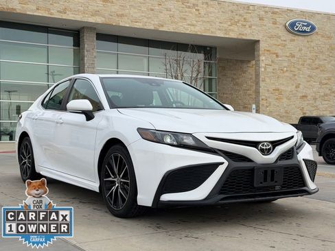 Used 2024 Toyota Camry SE image 20