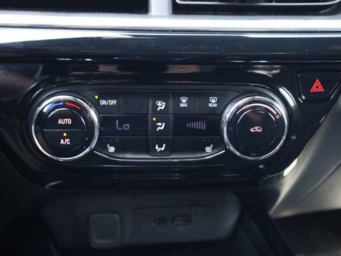 Used 2024 Chevrolet Trax RS w/ Sunroof Package FWD image 23
