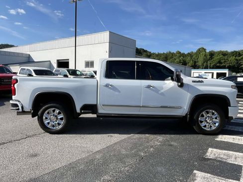Used 2024 Chevrolet Silverado 3500 High Country w/ High Country Premium Package AWD/4WD image 8