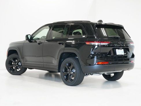 Used 2024 Jeep Grand Cherokee Altitude image 5