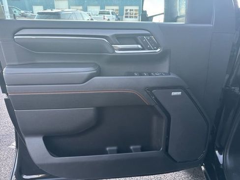 Used 2024 GMC Sierra 2500 AT4 image 9