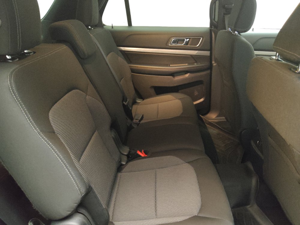 Used 2018 Ford Explorer XLT w/ Equipment Group 201A AWD/4WD image 19