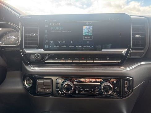 Used 2023 Chevrolet Silverado 1500 LTZ image 17