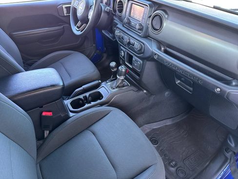 Used 2019 Jeep Wrangler Sport AWD/4WD image 13