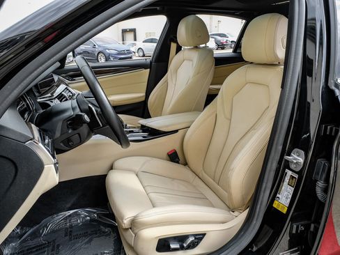 Used 2019 BMW 540i w/ Convenience Package image 29