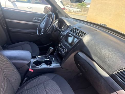 Used 2019 Ford Explorer XLT w/ Equipment Group 201A FWD image 13