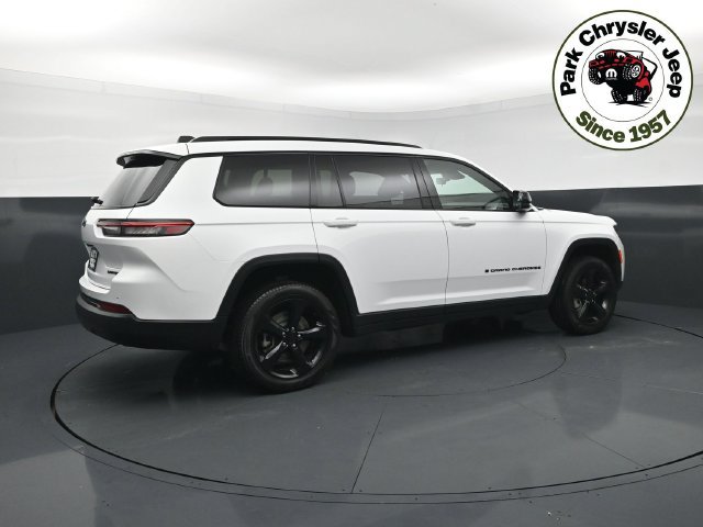 Used 2025 Jeep Grand Cherokee L Limited w/ Black Appearance Package AWD/4WD image 6
