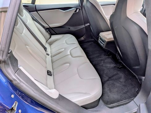 Used 2015 Tesla Model S AWD image 1