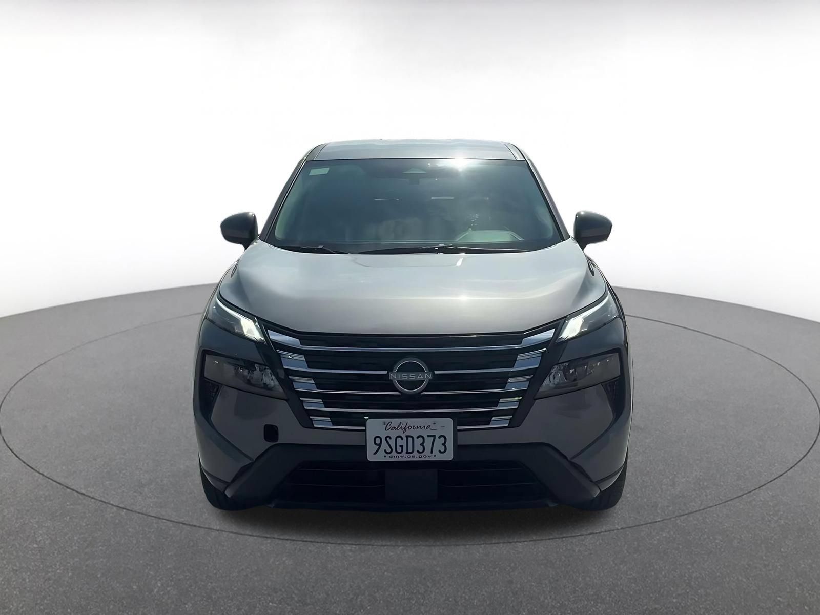 Used 2025 Nissan Rogue SV FWD image 4