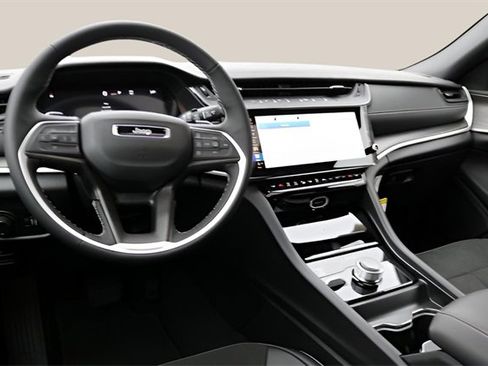 New 2026 Jeep Grand Cherokee Altitude image 14