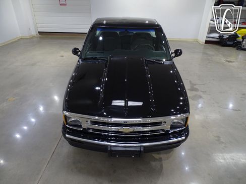 Used 1996 Chevrolet S10 Pickup image 23