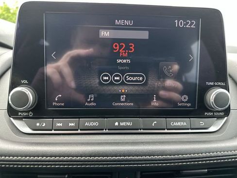Used 2024 Nissan Rogue S AWD/4WD image 14