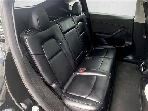 Used 2024 Tesla Model Y 2WD image 29
