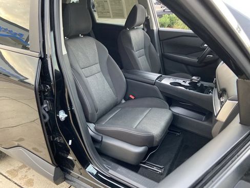 Used 2024 Nissan Rogue SV image 19