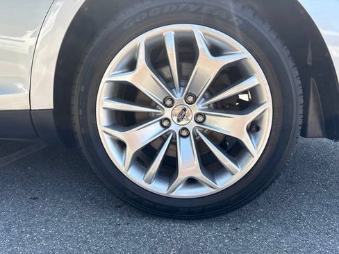 Used 2019 Ford Taurus Limited FWD image 8