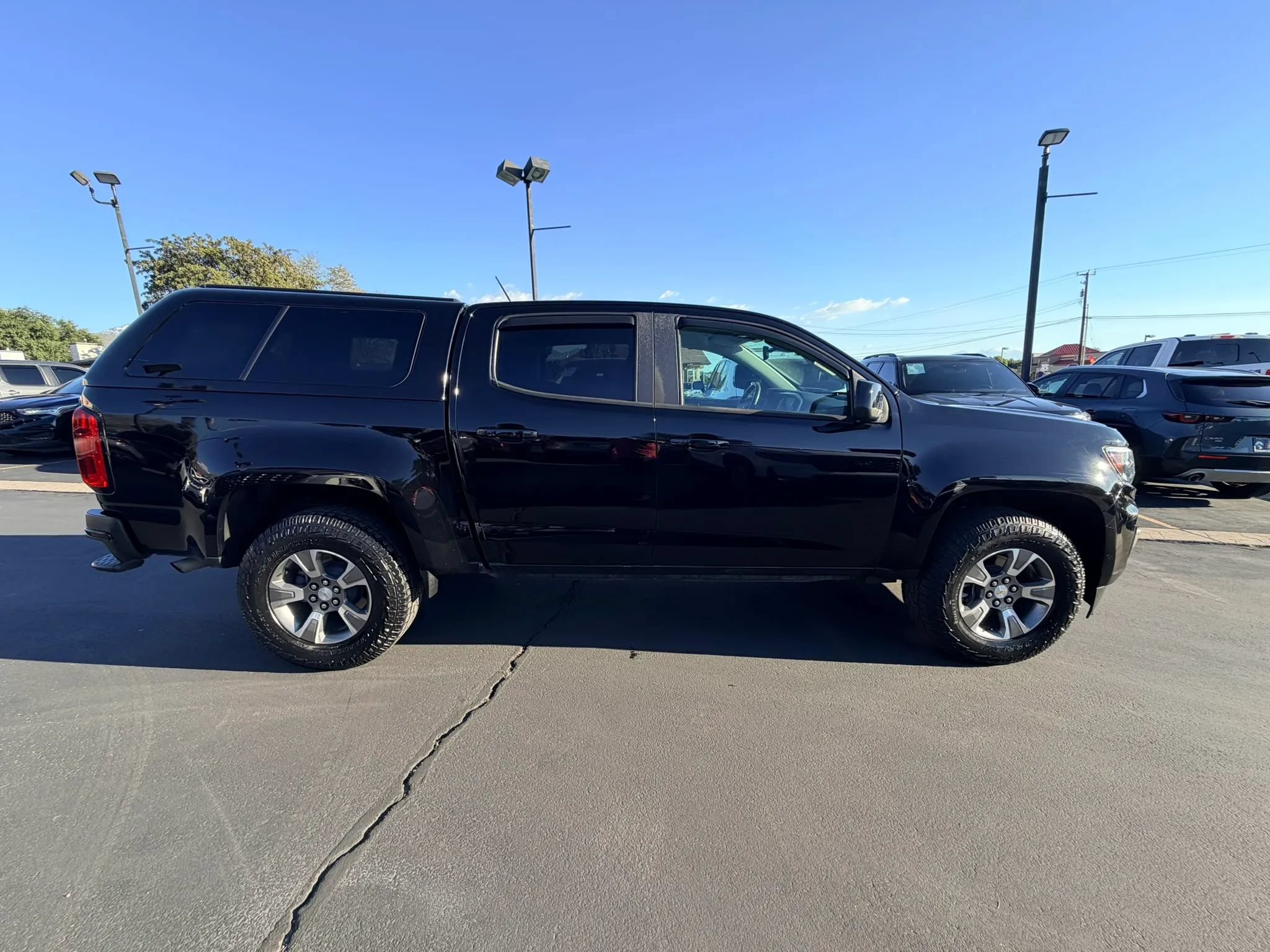 Used 2022 Chevrolet Colorado LT w/ Safety Package AWD/4WD image 2