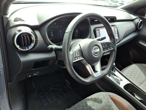 Used 2023 Nissan Kicks SR FWD image 8
