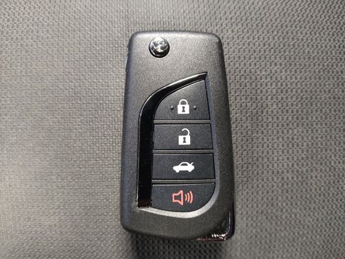 Used 2022 Toyota Corolla LE FWD image 32