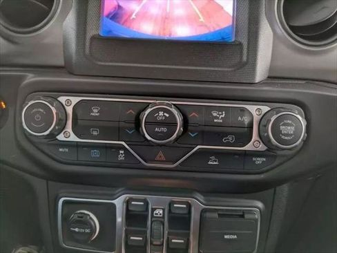 Used 2023 Jeep Wrangler Unlimited image 17