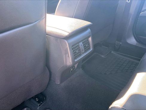 Used 2025 Toyota Camry XLE image 10