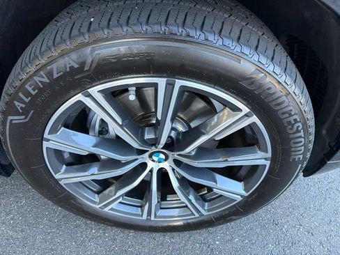 Used 2024 BMW X5 xDrive40i w/ M Sport Package AWD/4WD image 10