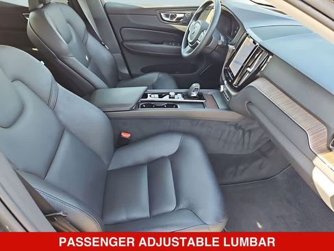 Used 2022 Volvo XC60 B5 Momentum AWD/4WD image 24