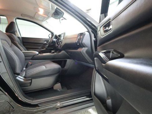 Used 2022 Nissan Pathfinder S AWD/4WD image 10
