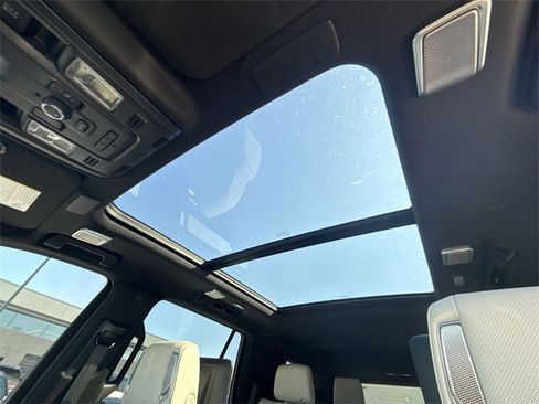 Used 2024 Cadillac Escalade Sport w/ LPO, ONYX Package image 21