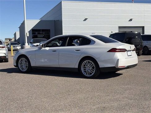 Certified 2025 BMW 530i image 9