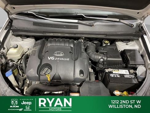 Used 2007 Kia Rondo LX w/ Convenience Pkg image 12