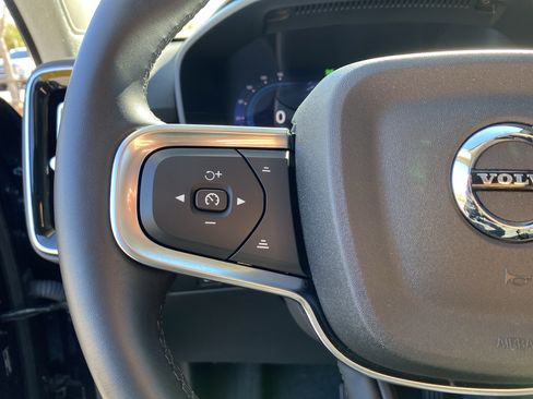 Used 2025 Volvo XC40 B5 Core image 34