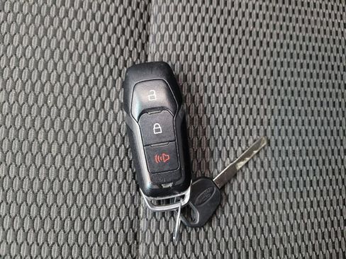 Used 2016 Ford Explorer XLT image 32