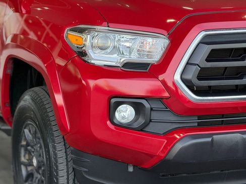 Used 2021 Toyota Tacoma SR5 w/ Technology Package AWD/4WD image 9