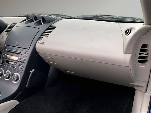 Used 2004 Nissan 350Z Touring RWD image 19