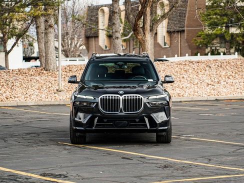 Used 2023 BMW X7 xDrive40i w/ M Sport Package image 2