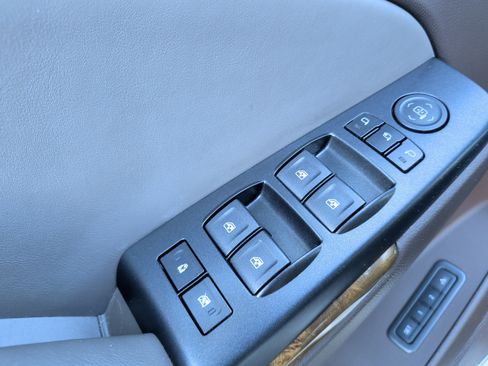 Used 2015 GMC Yukon Denali w/ Premium Package image 29