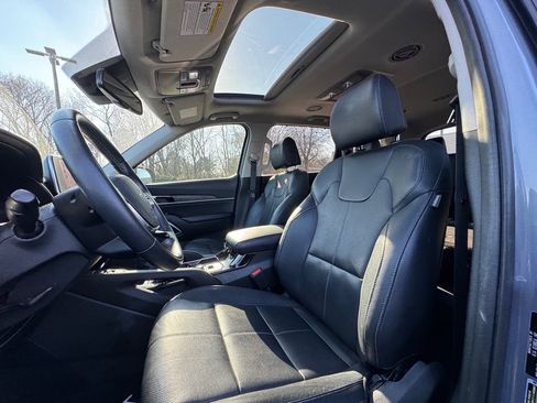Used 2022 Kia Telluride EX w/ EX Premium Package image 16