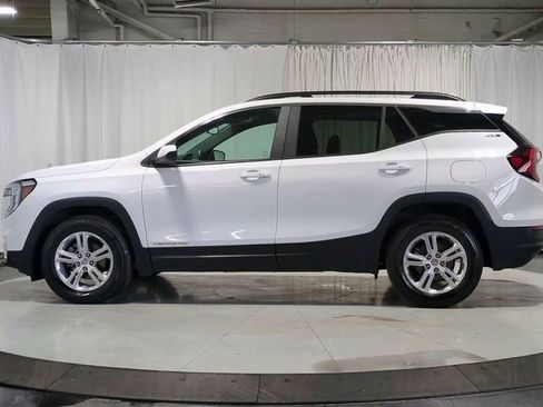 Used 2022 GMC Terrain SLE w/ Driver Convenience Package image 6