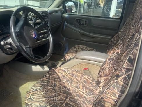 Used 2001 Chevrolet S10 Pickup LS w/ Preferred Equipment Group image 5