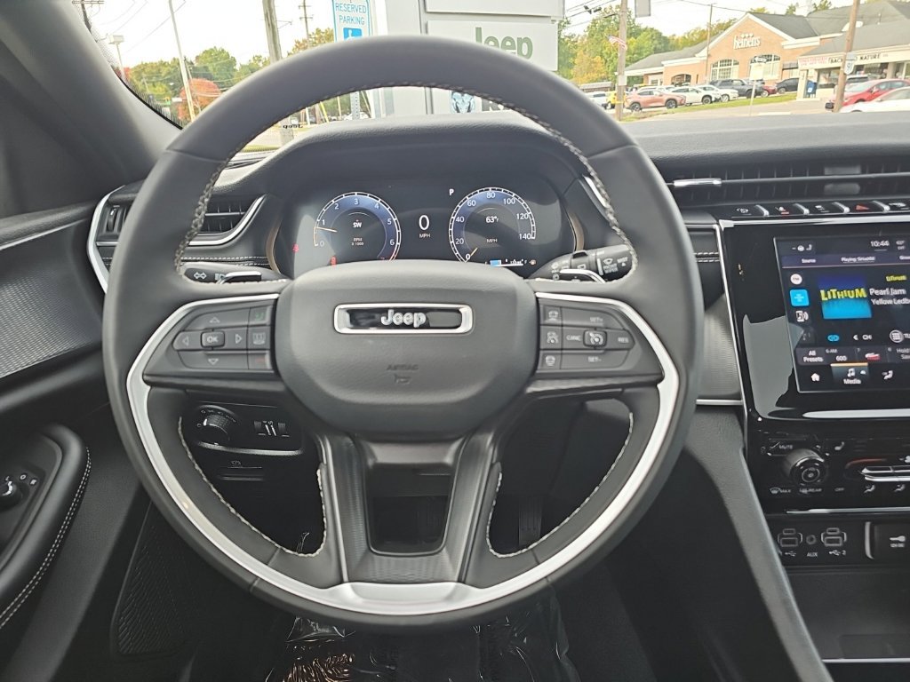 Certified 2025 Jeep Grand Cherokee L Altitude AWD/4WD image 21