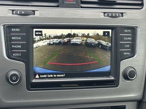 Used 2017 Volkswagen Golf S image 15