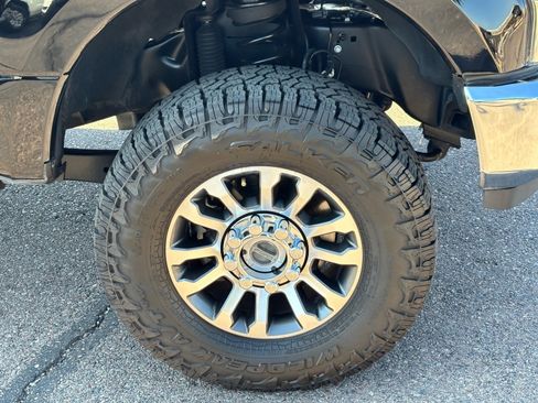 Used 2022 Ford F250 Lariat image 10